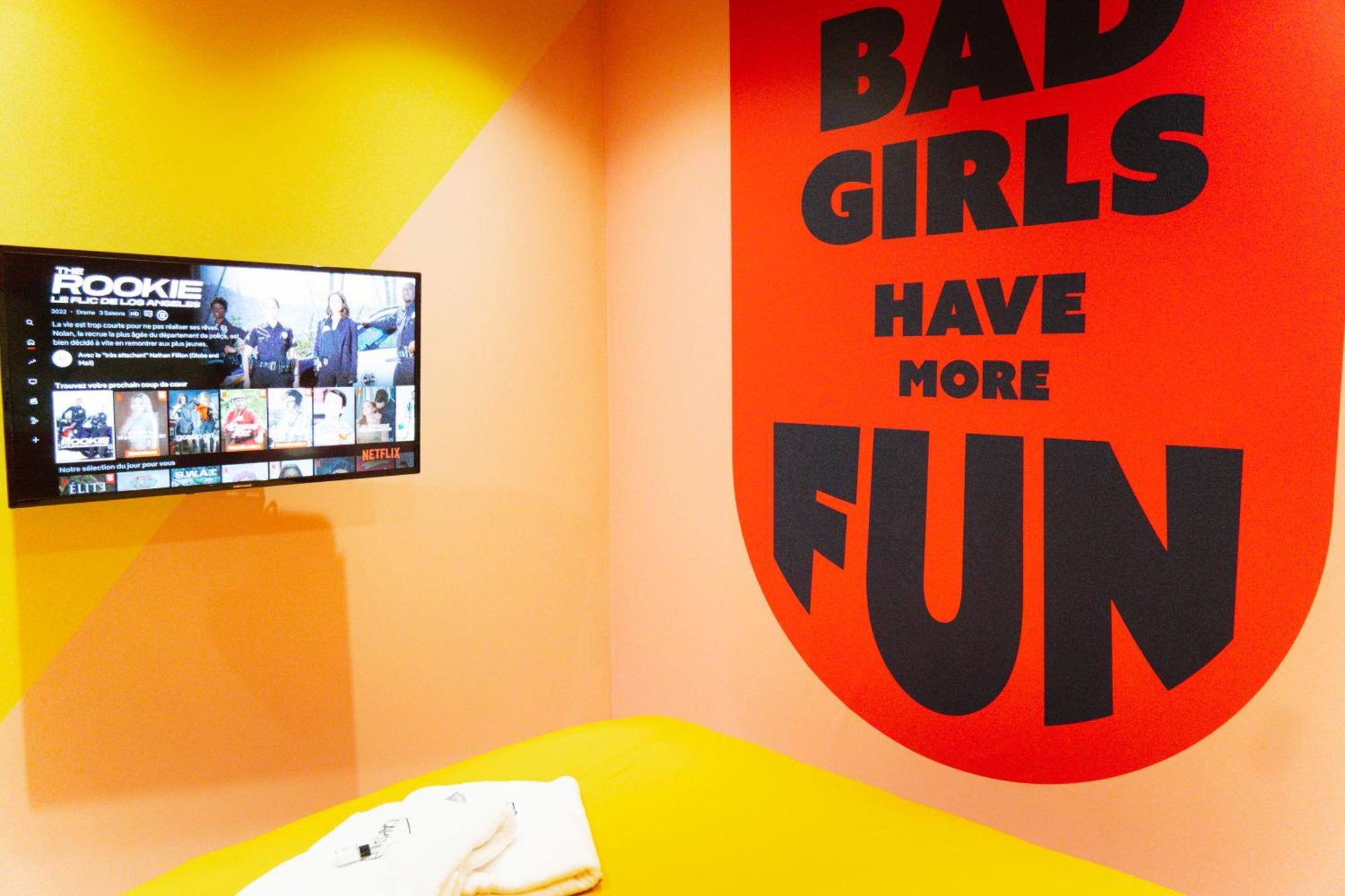 Capsule Girl Power Spa - Balneo - Sauna - Karaoke - Billard - 2 Chambres Charleroi Kültér fotó