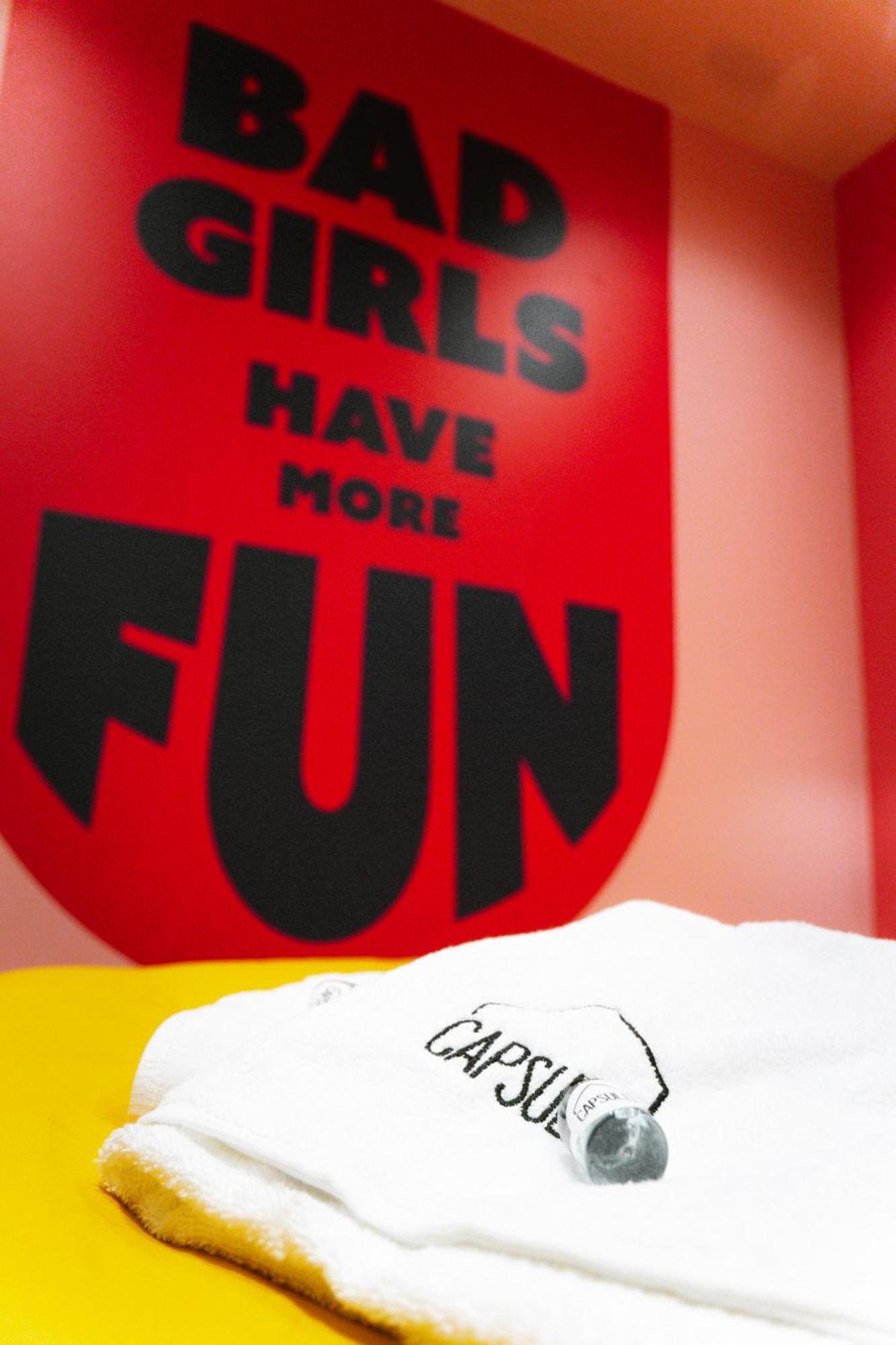 Capsule Girl Power Spa - Balneo - Sauna - Karaoke - Billard - 2 Chambres Charleroi Kültér fotó